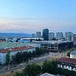 דירה Skyline Designer Flat, Ac & 24-7 Reception ברטיסלאבה