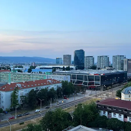 Апартаменты Skyline Designer Flat, Ac & 24-7 Reception Братислава