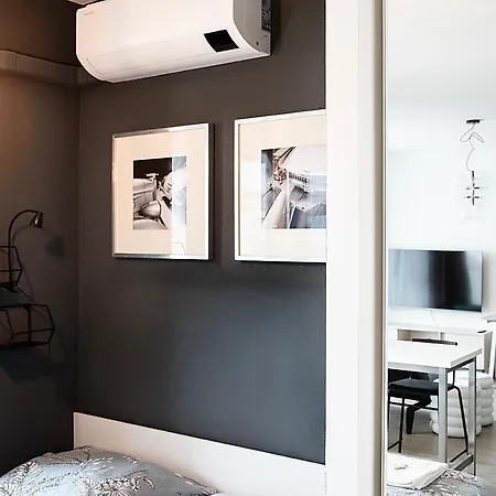 Skyline Designer Flat, Ac&24-7 Reception Apartment