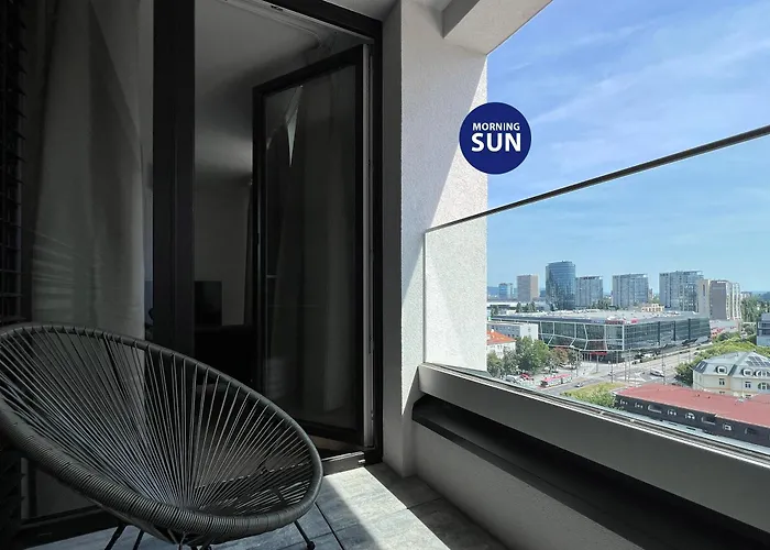 Skyline Designer Flat, Ac & 24-7 Reception Апартаменты Братислава