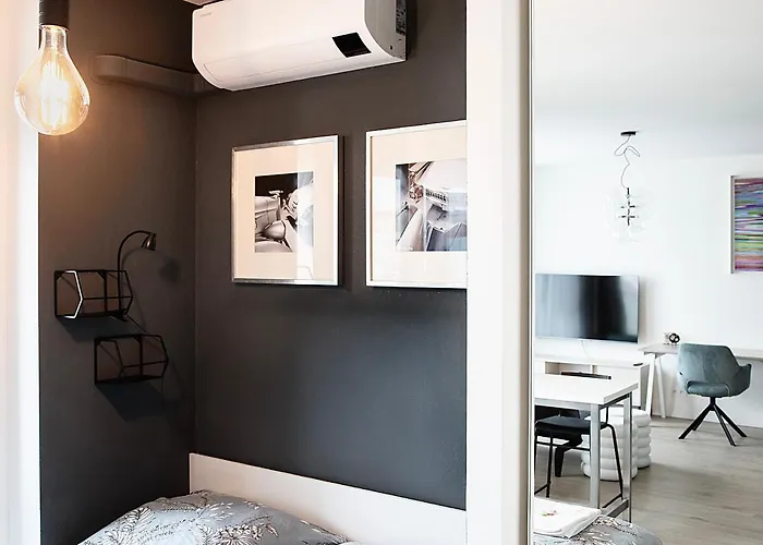 Skyline Designer Flat, Ac & 24-7 Reception Апартаменты