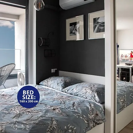 Apartament Skyline Designer Flat, Ac & 24-7 Reception Bratysława