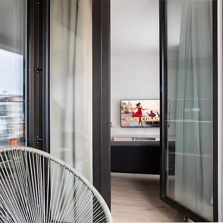 Skyline Designer Flat, Ac & 24-7 Reception * Bratysława