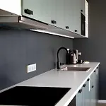 Skyline Designer Flat, Ac & 24-7 Reception شقة *
