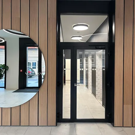 Skyline Flat Near Center By Richies براتسيلافا