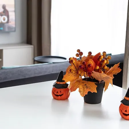 Skyline Flat Near Center By Richies شقة